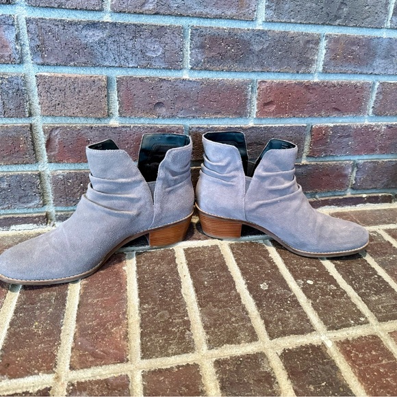Cole Haan Grey Suede Ankle Boots Size 8.5. - Picture 5 of 8